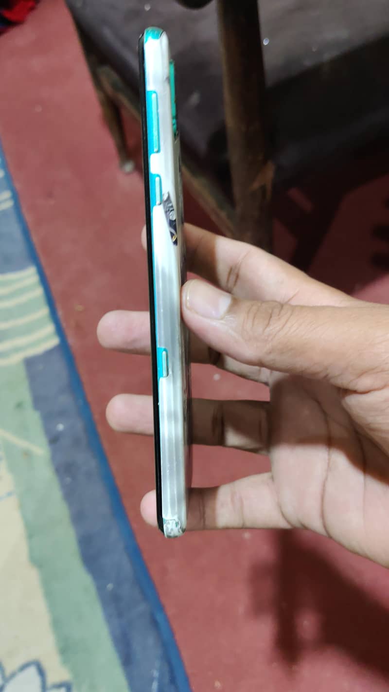 sharp Aquos R3 6
