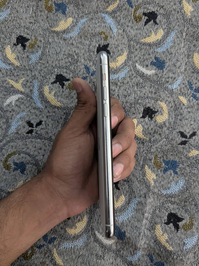 Iphone 11 Pro max 4
