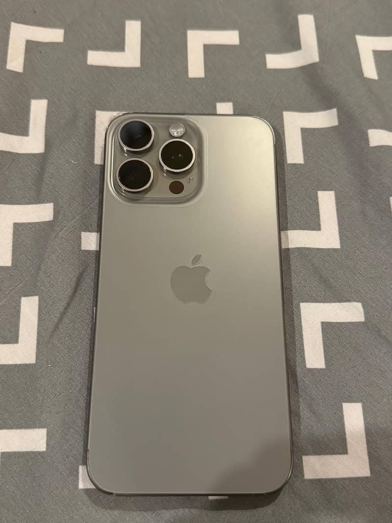 Apple iPhone 15 Pro Max 0