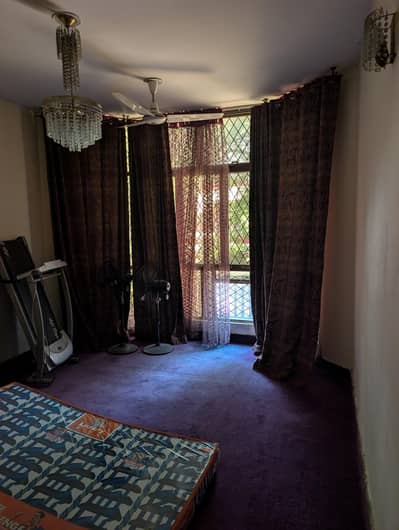 Furnished room for working lady.