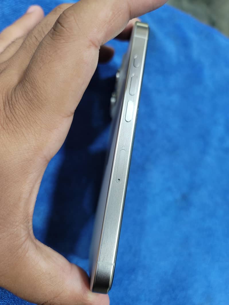 iphone 15 pro 2