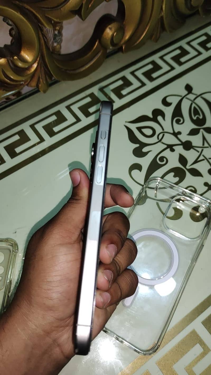 Iphone 15 pro max 4
