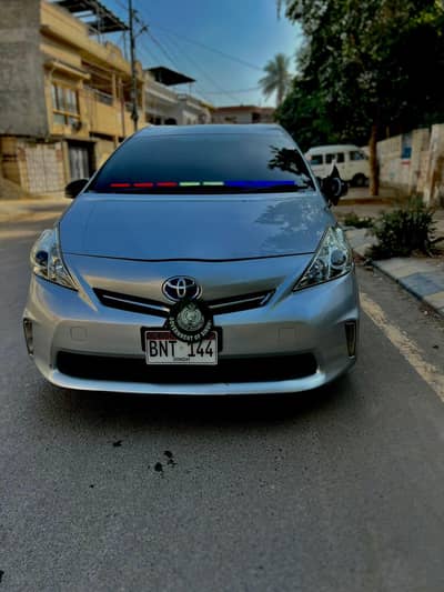 2014_2018 Prius alpha top of the variant