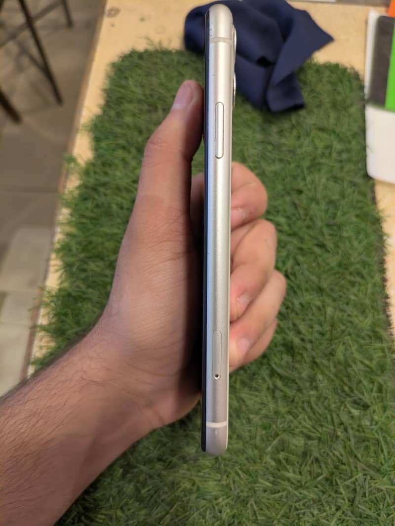 IPHONE 11 3
