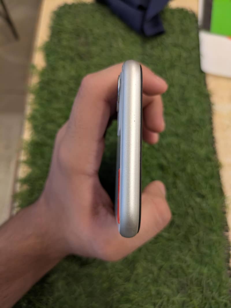IPHONE 11 4