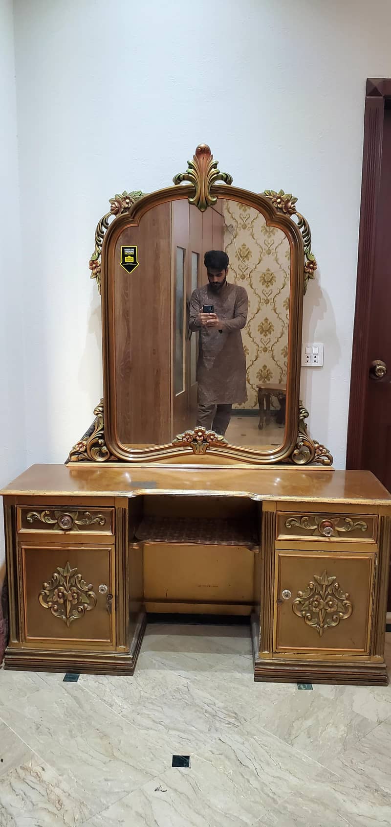 Chinoti Dressing Table 1