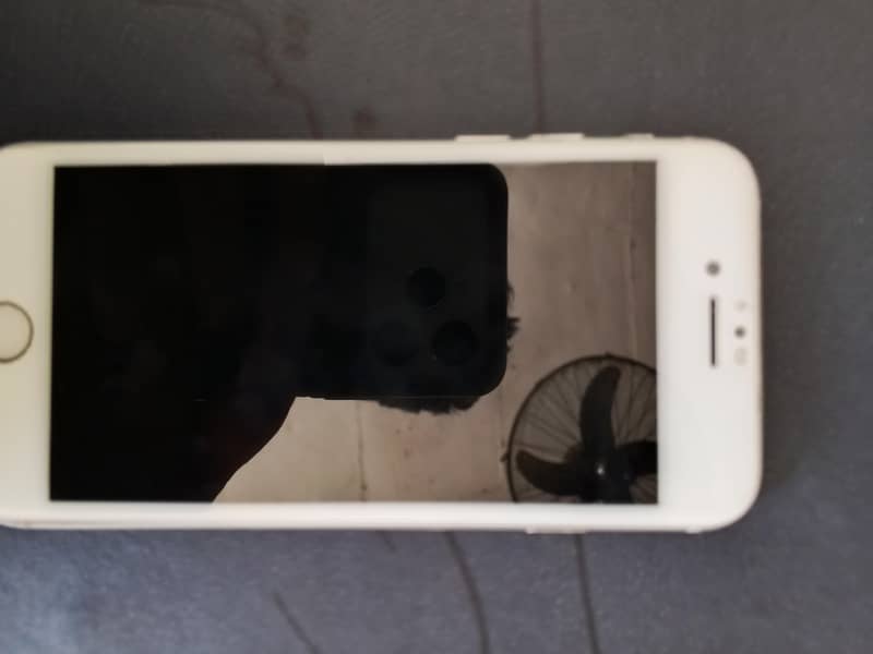 iPhone 0