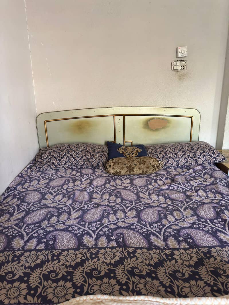 Queen size bed set 2