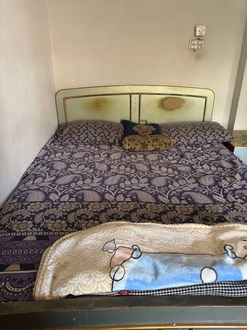 Queen size bed set 4