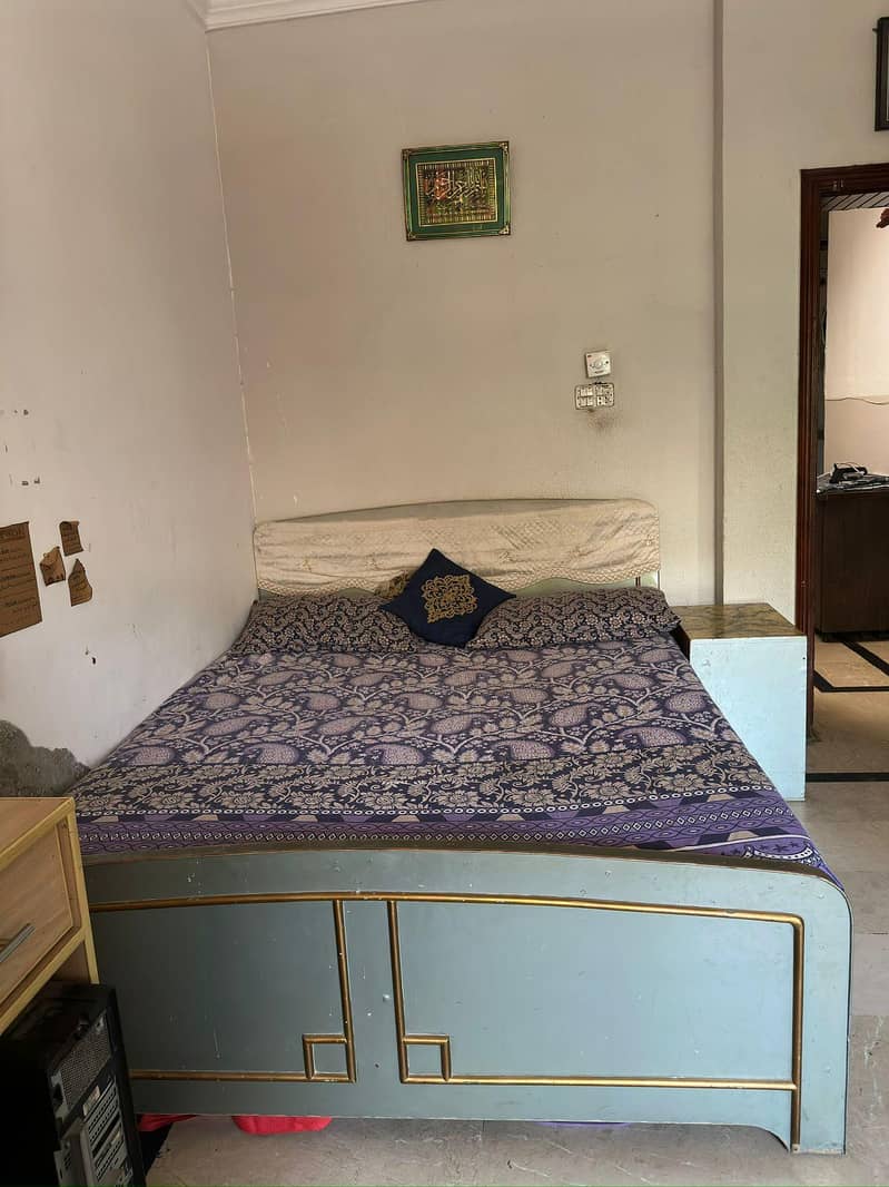 Queen size bed set 5