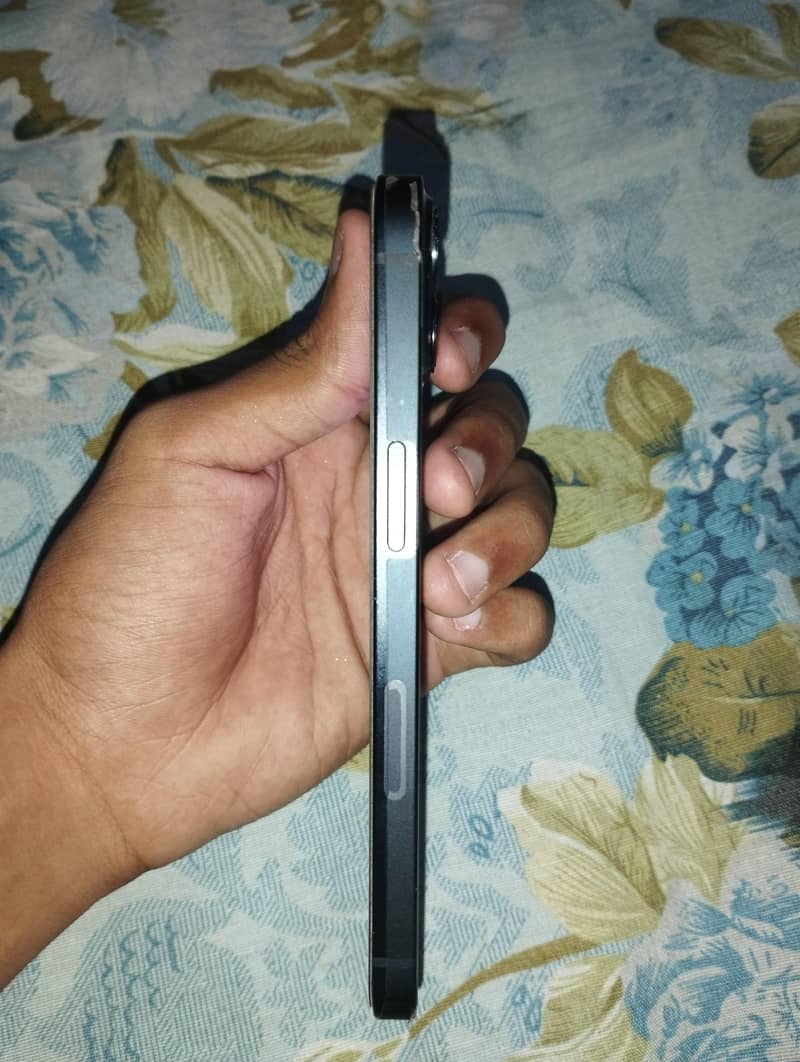 iPhone 13 3
