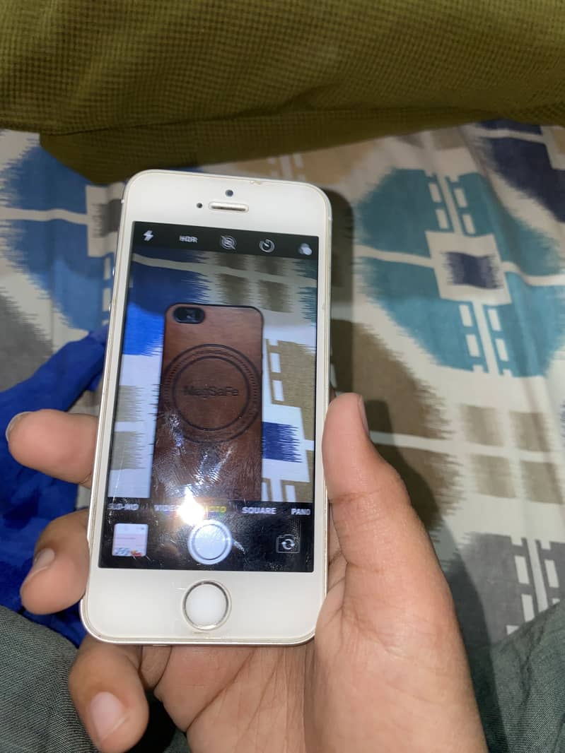 iPhone SE 2016 3