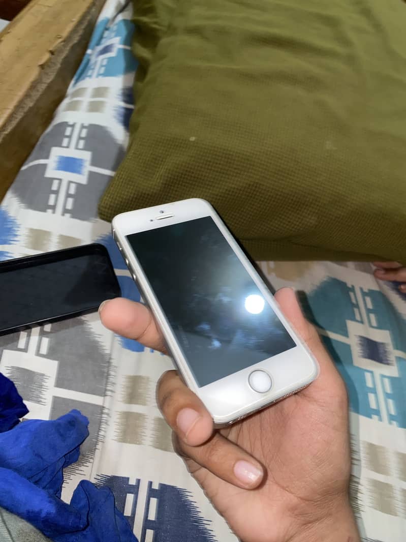 iPhone SE 2016 5