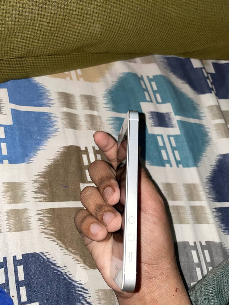iPhone SE 2016 8