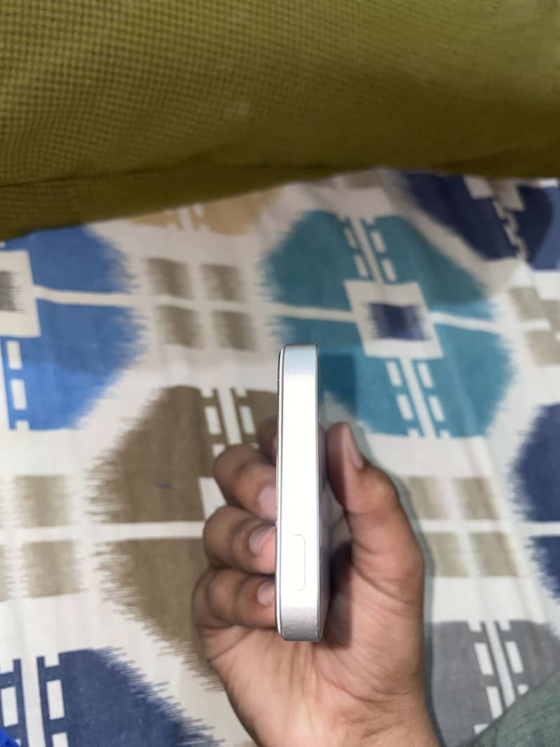 iPhone SE 2016 9