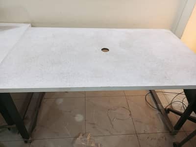mini workstation 4 to 6 persons  easily