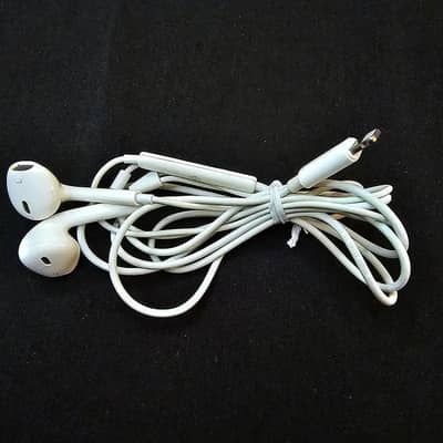 Apple Lightning Wired Handsfree (EarPods)