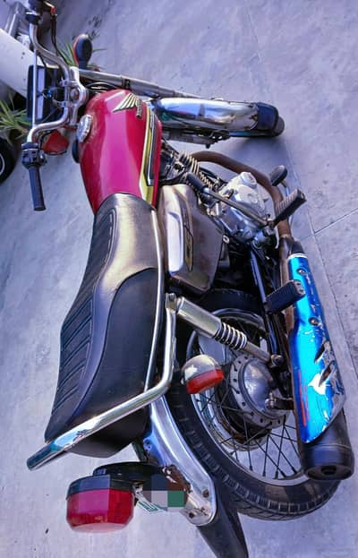 Honda 125 self start bike for urgent sale