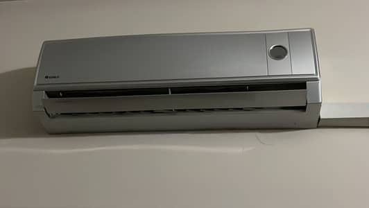 Gree 1.5 ton AC for SALE