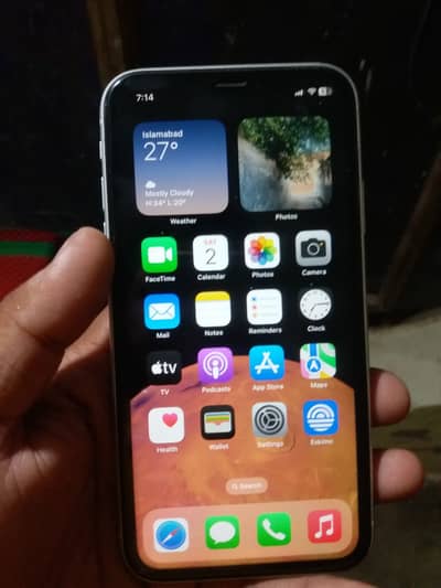 iphone xr water pack urgent sale karna ha