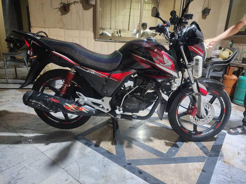 Honda CB150F 3
