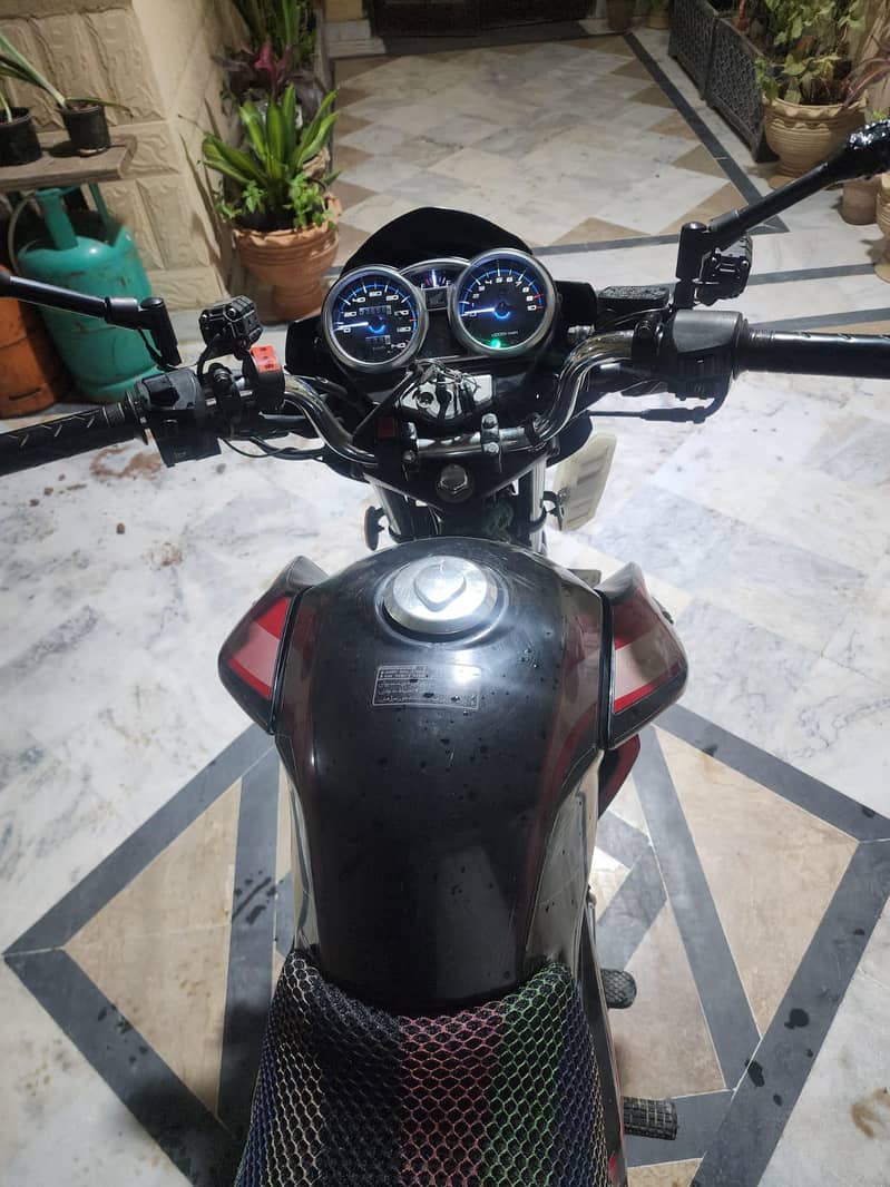 Honda CB150F 4
