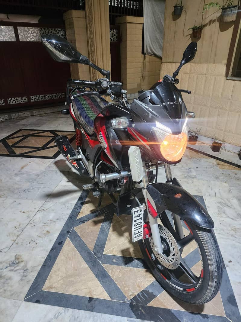 Honda CB150F 8