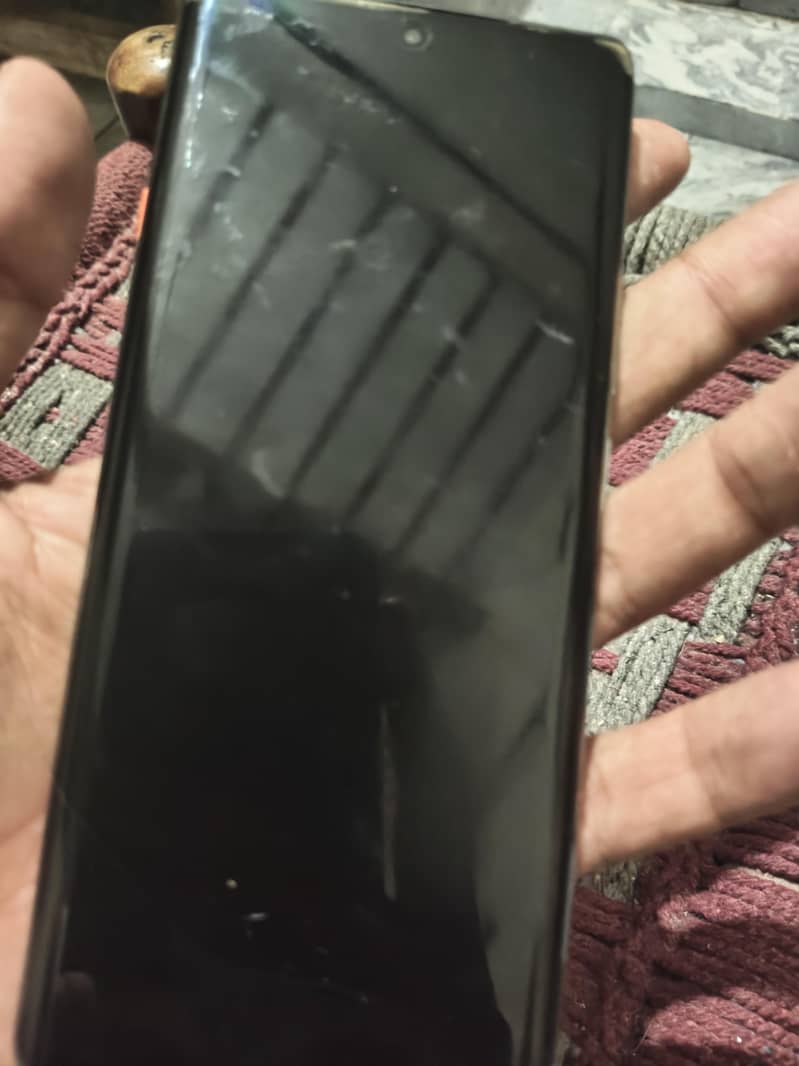 Tecno Camon 40 pro 4