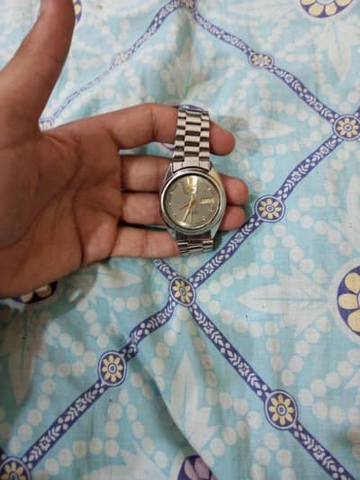 men watch