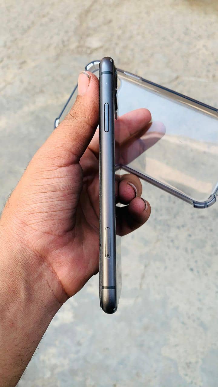 iPhone 11 6