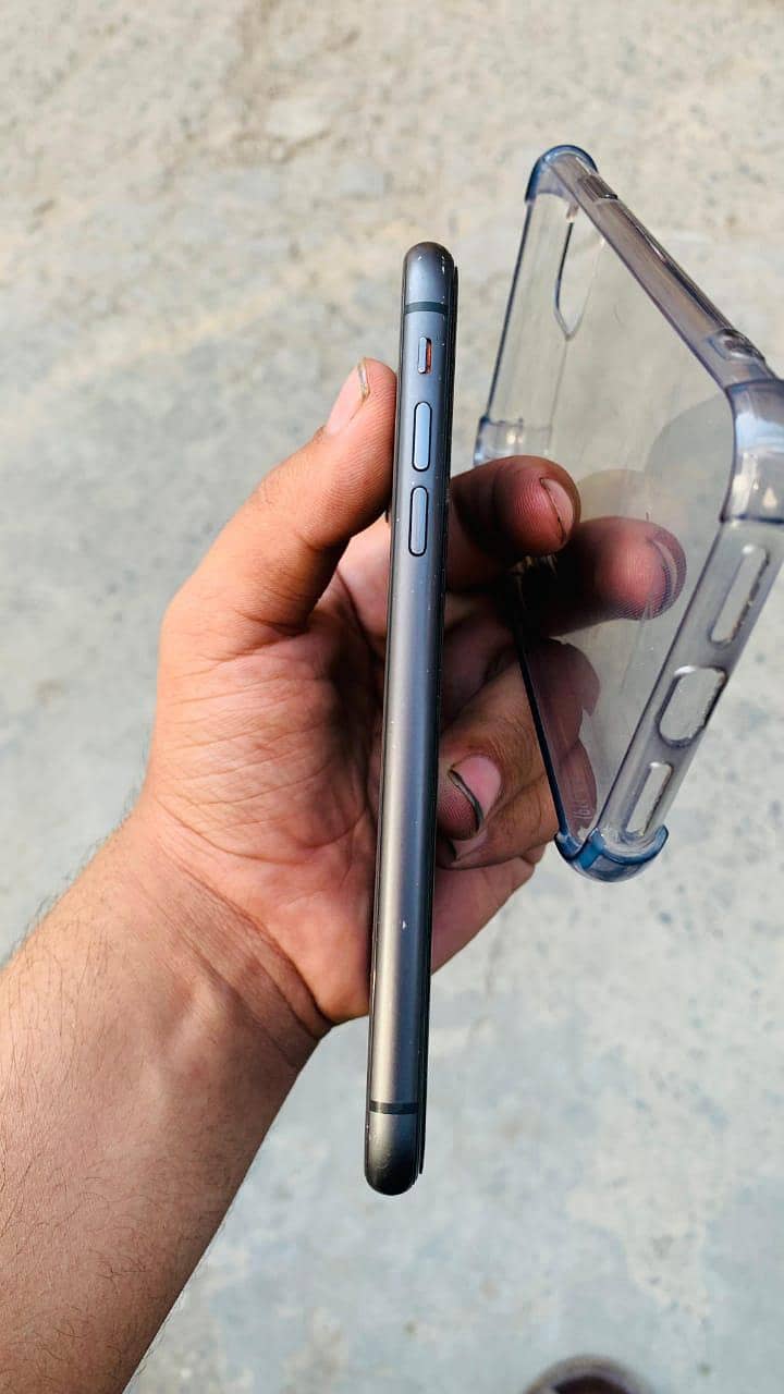 iPhone 11 7
