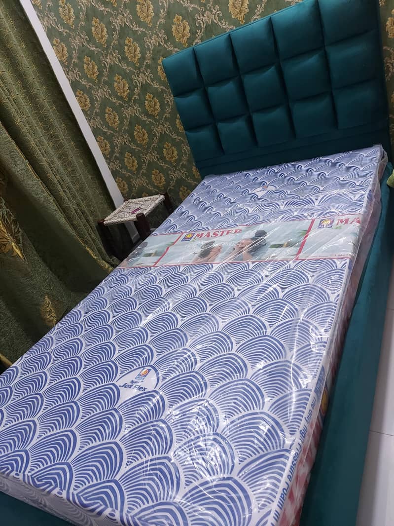single bed with mattres 0