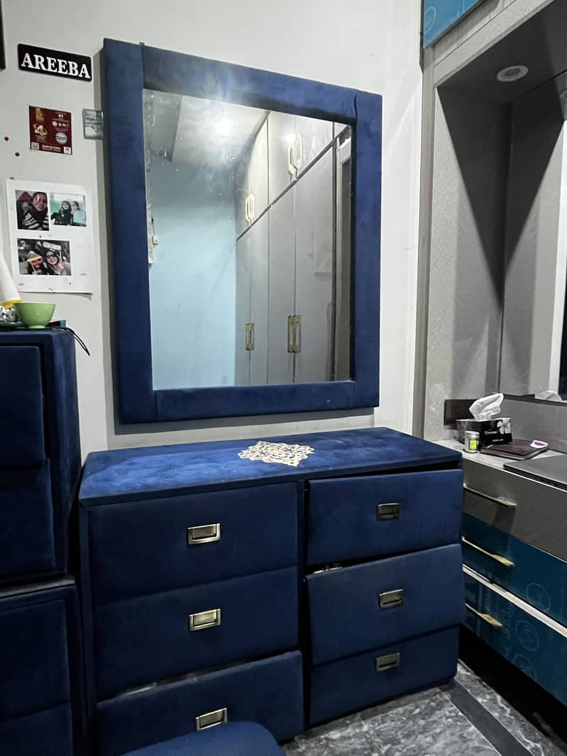 Dressing Table and Mirror 0