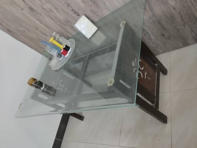 Glasstop Table 0
