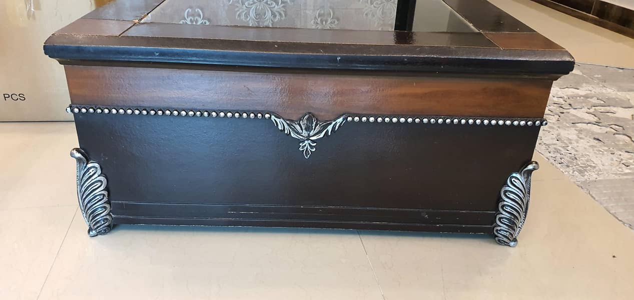 Center Table 0