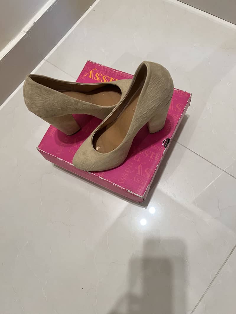 Block heeled shoe 0
