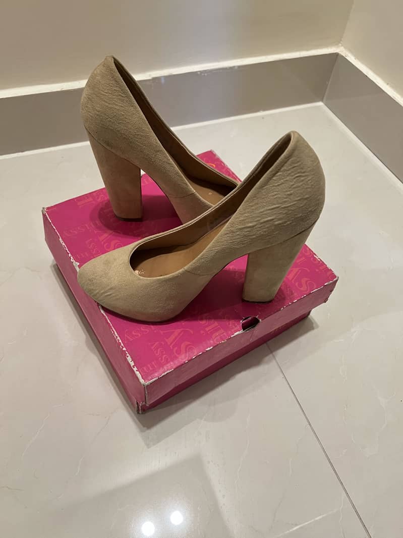 Block heeled shoe 1