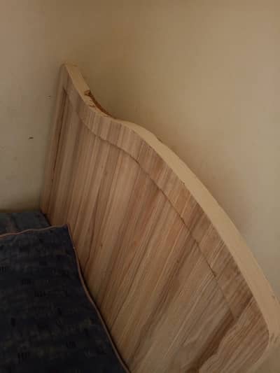 Single Bed with mattress sheet nhi hai {03103712562