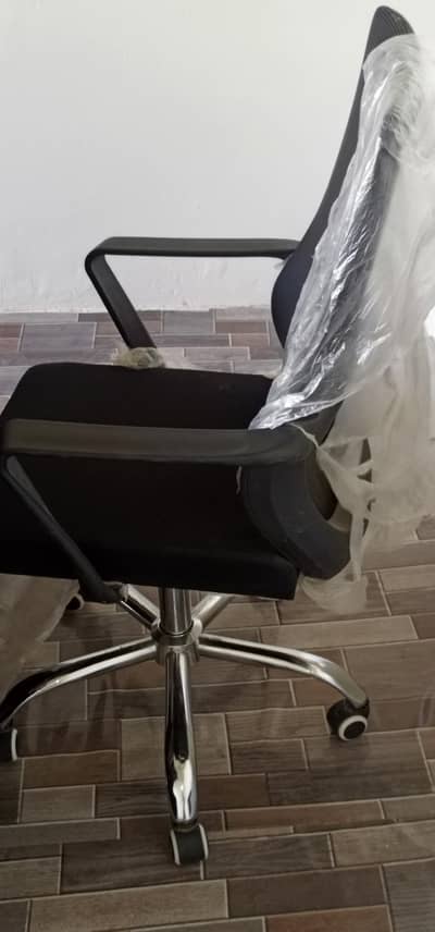 Office chair. whtsaap no 03218731132