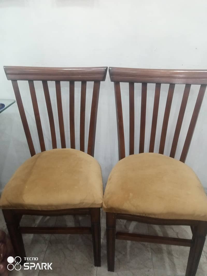 Dining table 0