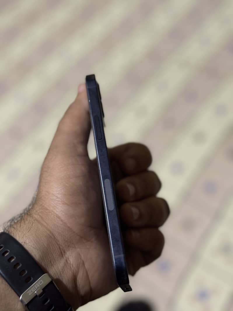 iPhone 12 4