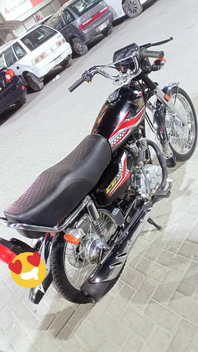 Honda CG 125 2024 model Karachi num 1st owner Genuine mint condition
