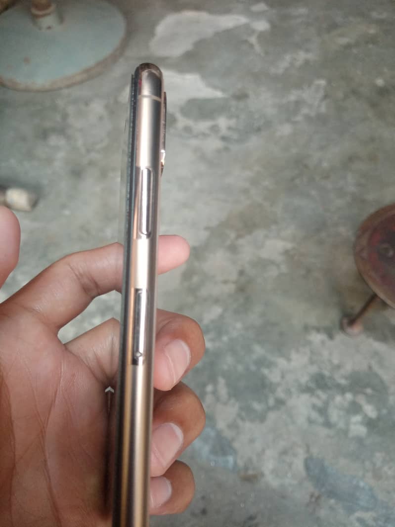 Apple iPhone XS 1