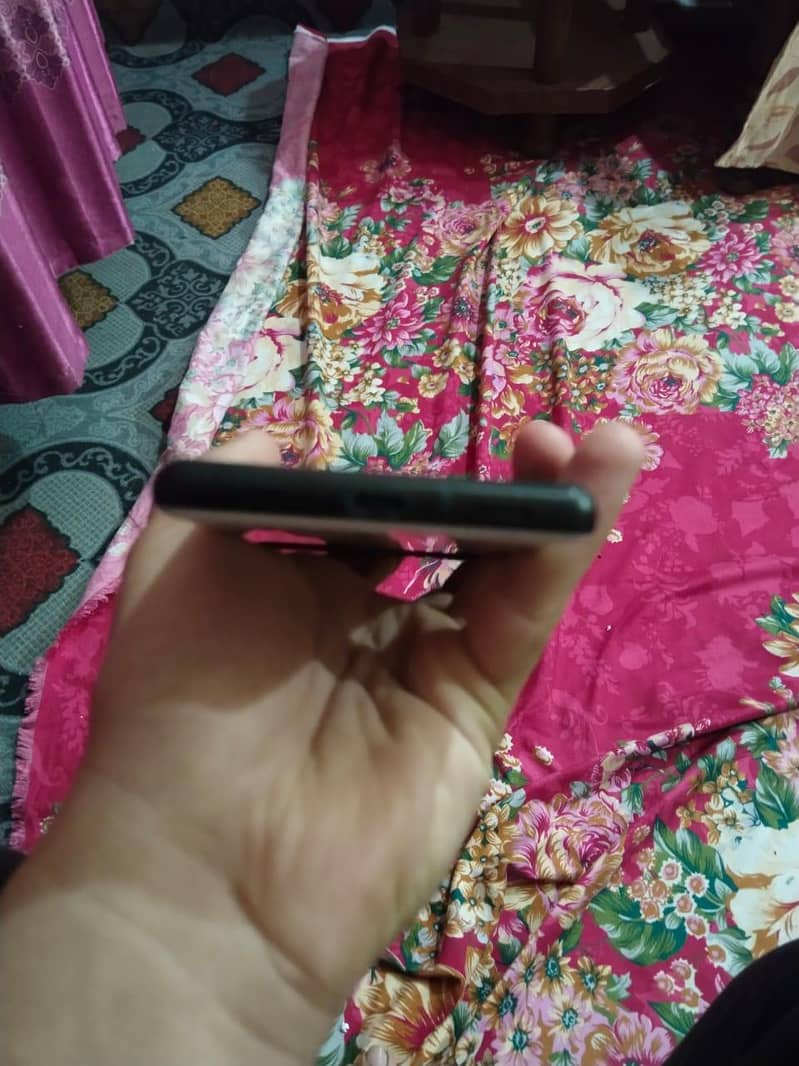 Google Pixel 6a. 3