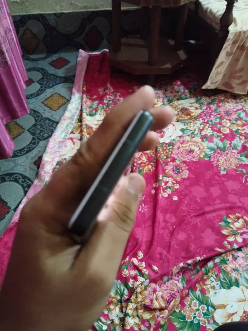 Google Pixel 6a. 4
