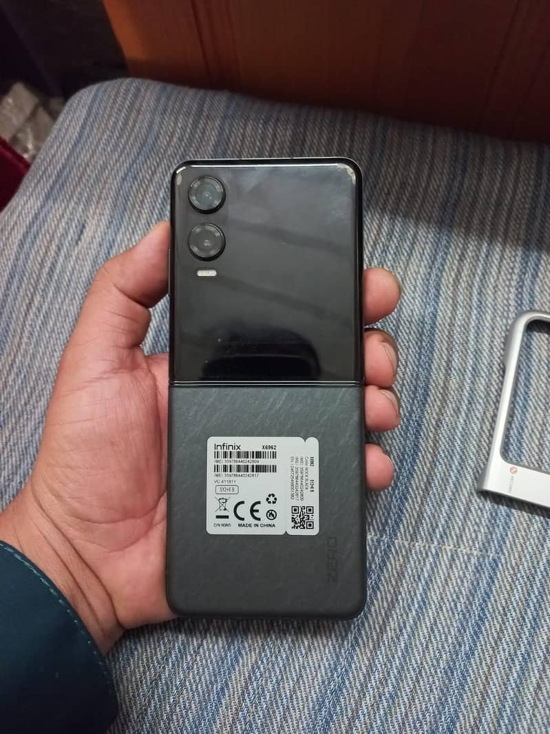 infinix zero flip 3