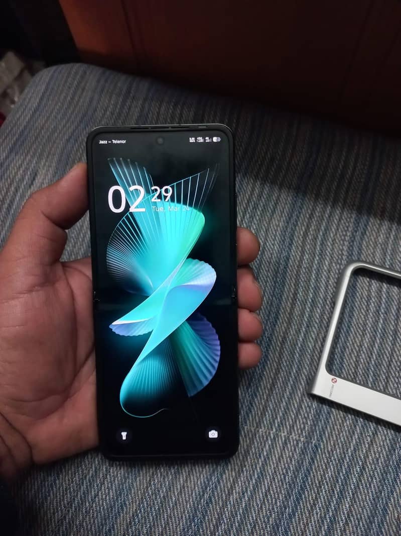 infinix zero flip 4