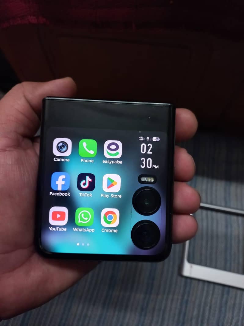 infinix zero flip 8