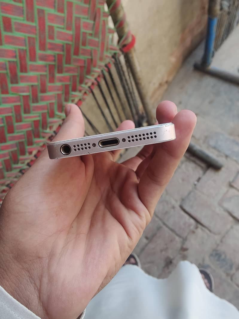 IPhone SE 2016 1