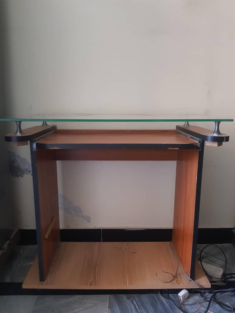 Computer table 0